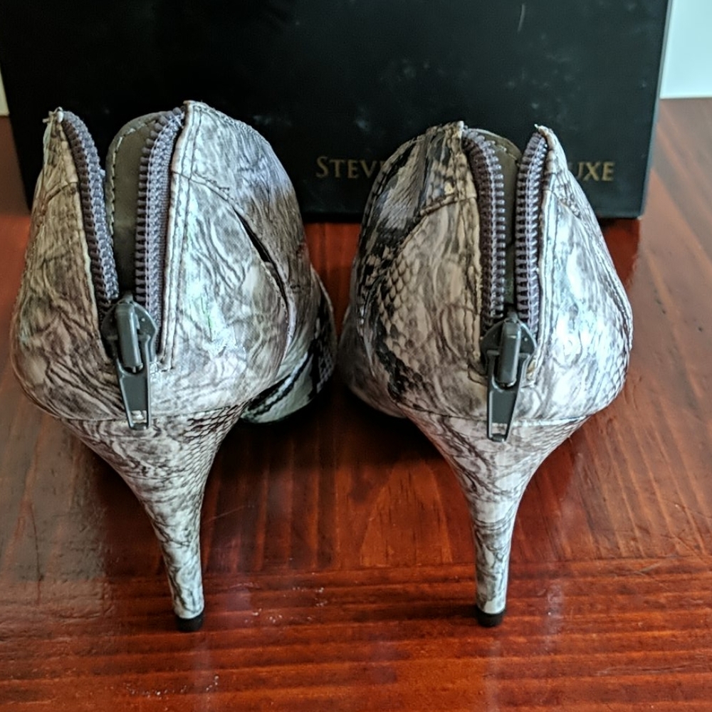 Heels - Picture 2 of 10